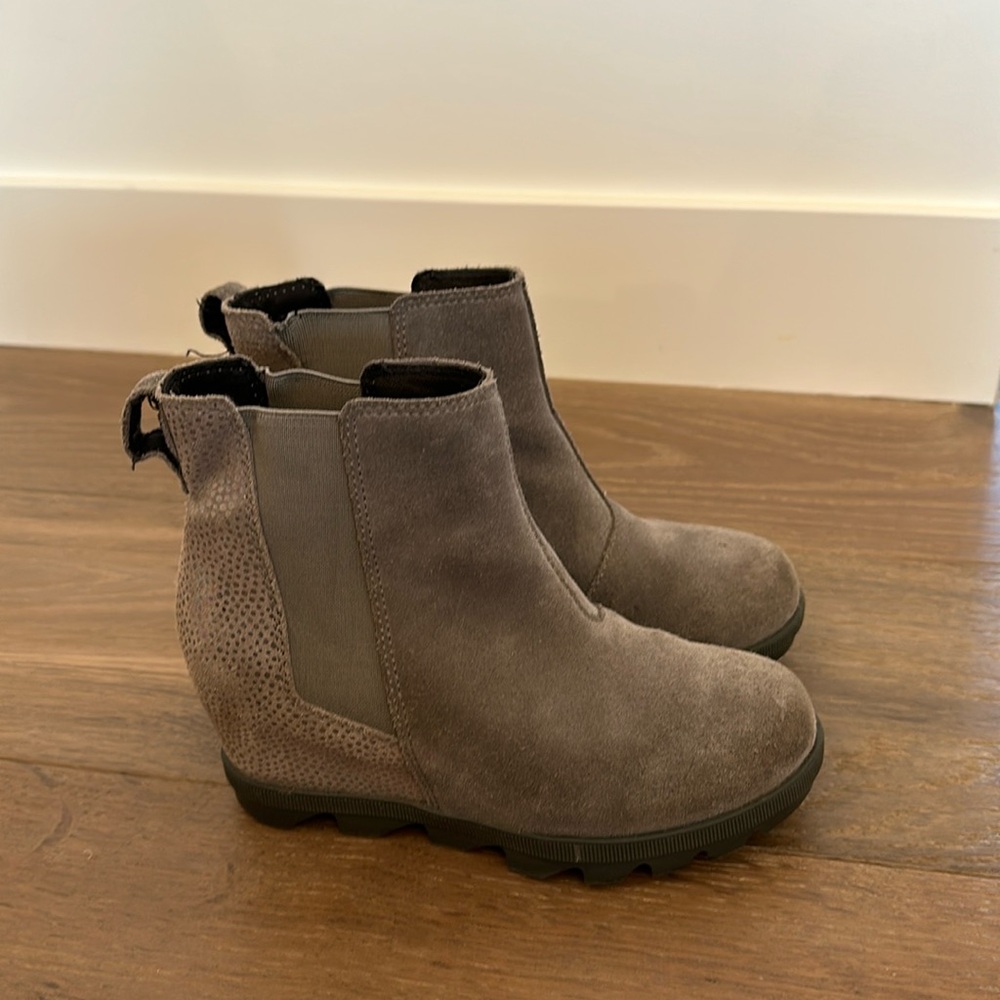 Sorel Kids Gray Suede Chelsea Rain & Snow Boots